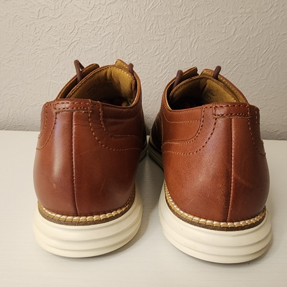 Cole Haan OriginalGrand Men’s Leather Wingtip Oxford Shoe [Woodbury/Ivory] - 10 - Picture 5 of 13